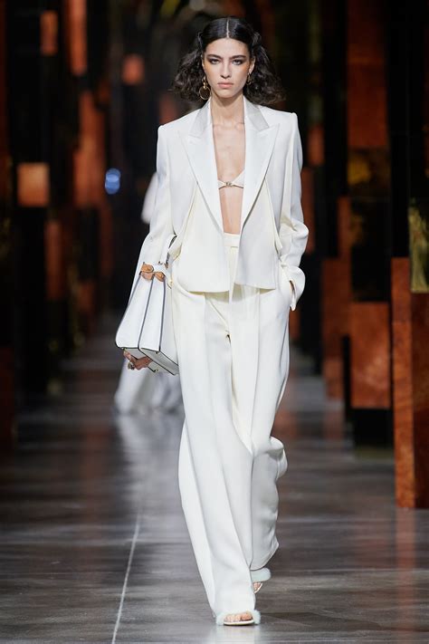 traje fendi mujer